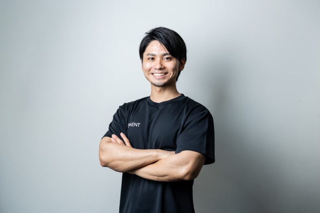 糸数トレーナー