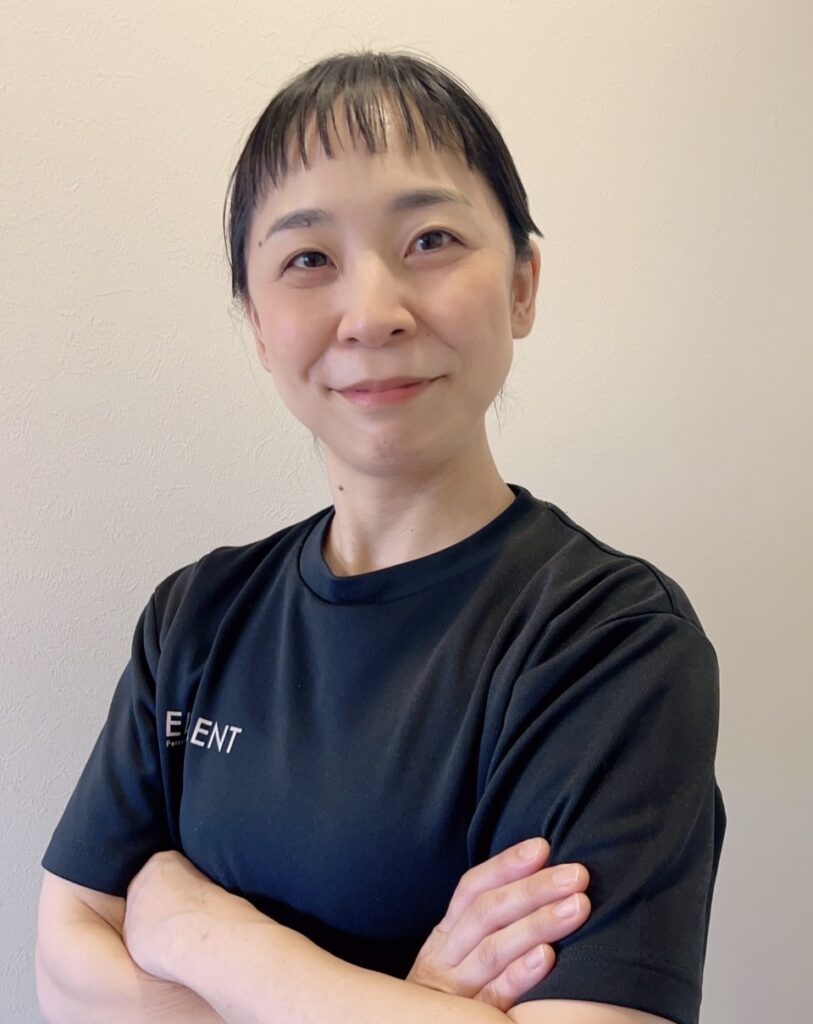 坂梨トレーナー