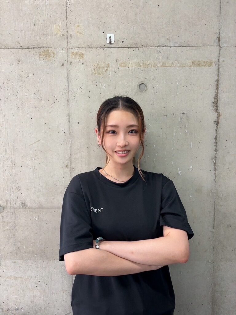 初見　ひなトレーナー